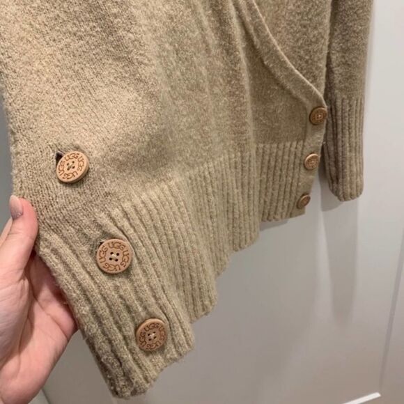 Ugg Tinley Wrapped Knit Cardigan Sweater Buttons
Tan Size S - Picture 5 of 12